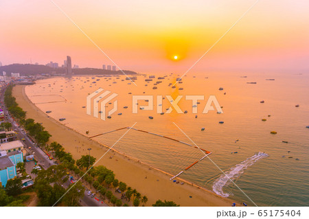 Beautiful tropical beach sea ocean bay with architecture building and ship around pattaya city 65175404