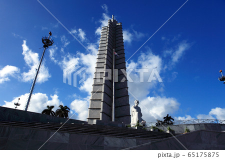 生きる原点が見つかる国キューバ 65175875