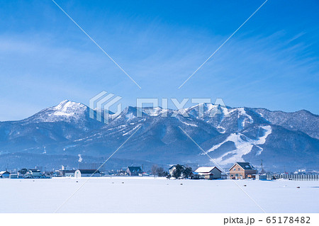《北海道》中富良野町・北海道の雪景色 65178482