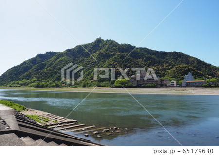 ツブラジイの咲く金華山と岐阜城 65179630