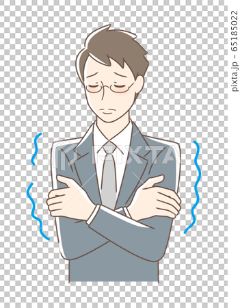 寒気を感じて震える男性 寒気を感じて震える男性 65185022