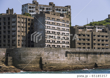 長崎の世界遺産軍艦島の荒廃した世界 長崎の世界遺産軍艦島の荒廃した世界 65185357