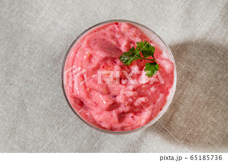 いちごのジェラート　Strawberry fruit gelato 65185736