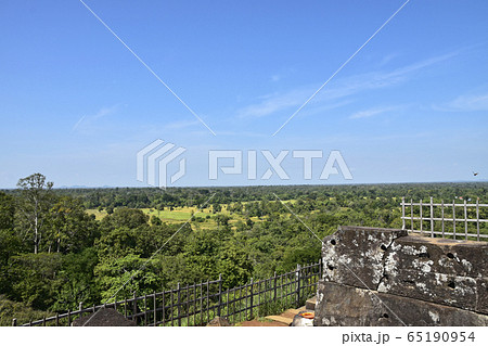 カンボジア コーケー遺跡 プラサットトム ピラミッド頂上からの眺め カンボジア コーケー遺跡 プラサットトム ピラミッド頂上からの眺め 65190954