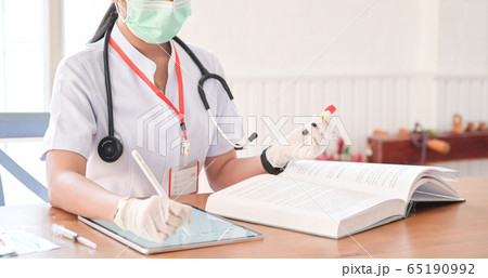 The doctor is recording the results of the blood The doctor is recording the results of the blood 65190992