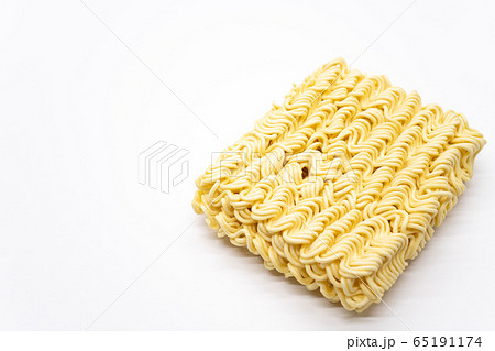 インスタントラーメンの麺 65191174