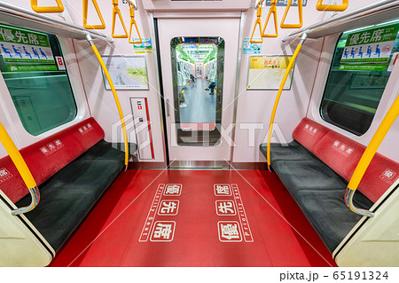 山手線　優先席　車内　(E235系) 65191324