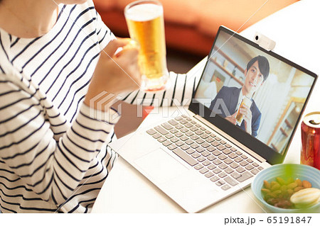 オンライン飲み会　イメージ 65191847
