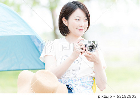 アウトドア カメラ 女性 アウトドア カメラ 女性 65192905
