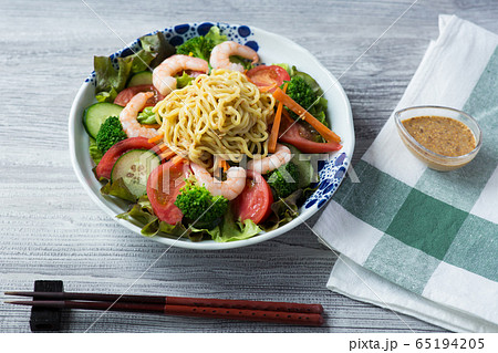 サラダラーメン 65194205