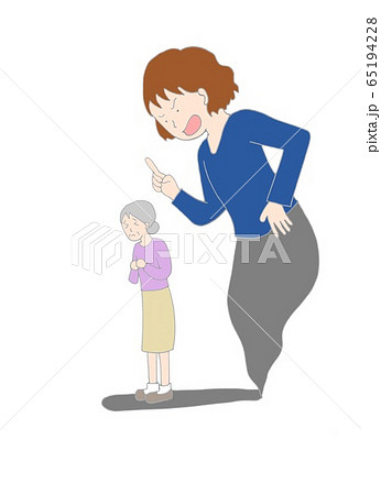 高齢者を叱る女性 65194228