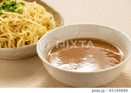 つけ麺のつけ汁。 65194689