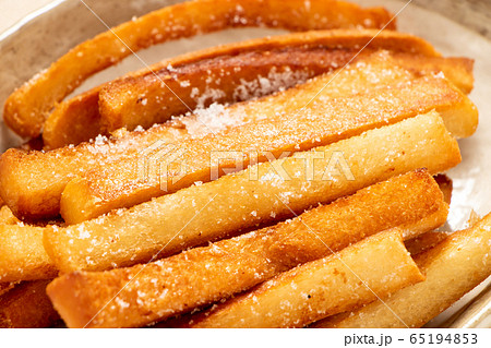 パンの耳の揚げ物。 65194853