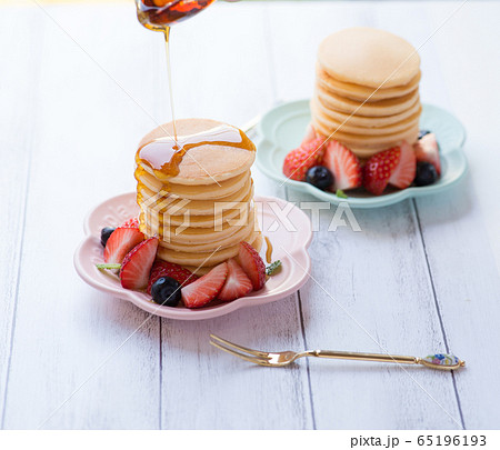 パンケーキ　メイプルシロップ 65196193