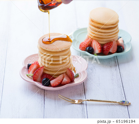 パンケーキ　メイプルシロップ 65196194