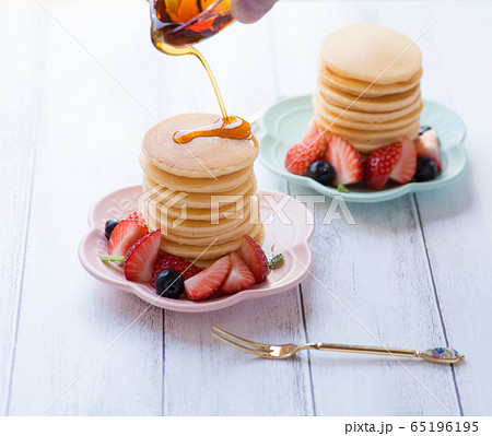 パンケーキ　メイプルシロップ 65196195