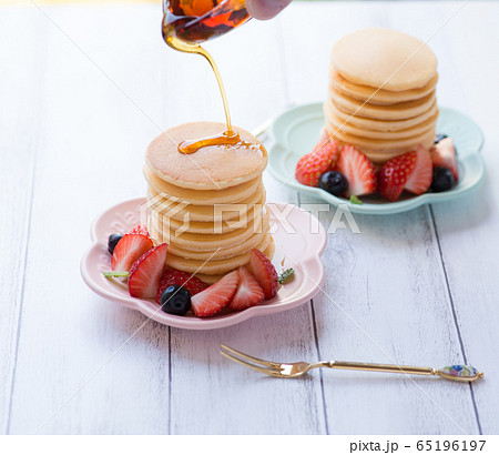 パンケーキ　メイプルシロップ 65196197