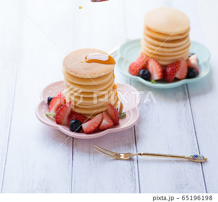 パンケーキ　メイプルシロップ 65196198