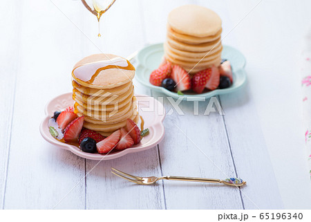 パンケーキ　メイプルシロップ 65196340