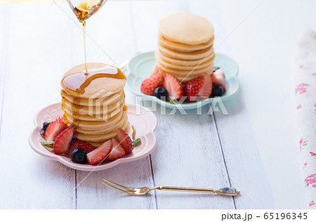パンケーキ　メイプルシロップ 65196345