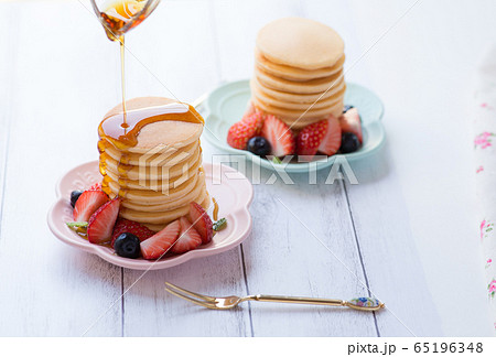 パンケーキ　メイプルシロップ 65196348