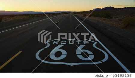 夕暮れのルート66 アメリカ カリフォルニア州 夕暮れのルート66 アメリカ カリフォルニア州 65198152