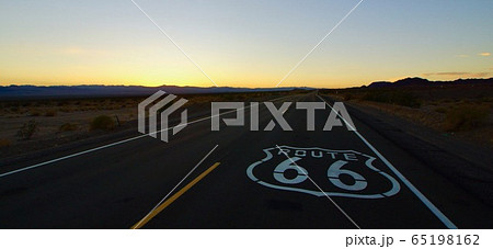 夕暮れのルート66　アメリカ　カリフォルニア州 65198162