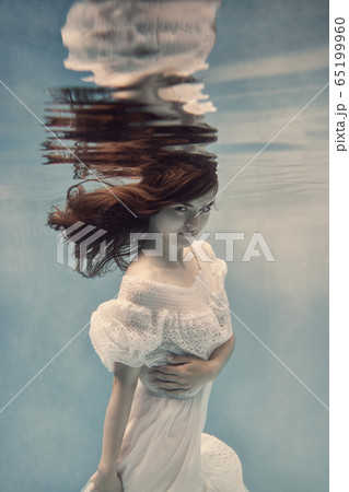 Portrait of a girl in a white dress underwater 65199960