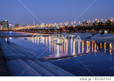漢江 川沿い 麻浦大橋 65202502