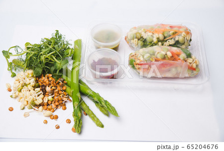 Baked salmon garnished with asparagus and tomatoes Baked salmon garnished with asparagus and tomatoes 65204676