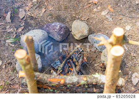 ブッシュクラフト素材　焚き火 65205028