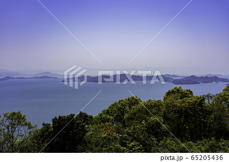 瀬戸内海　笠岡諸島　幻虹臺からの眺望　真鍋島（左）と北木島（中）と白石島（右）　岡山県笠岡市 65205436