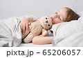 Baby girl sleeping with her teddy bear 65206057