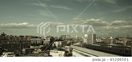 5月の空に雲悠々 65206501