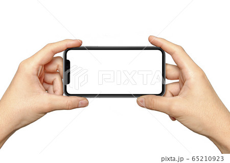 スマートフォンを両手で持っている人物の画像合成用素材 65210923