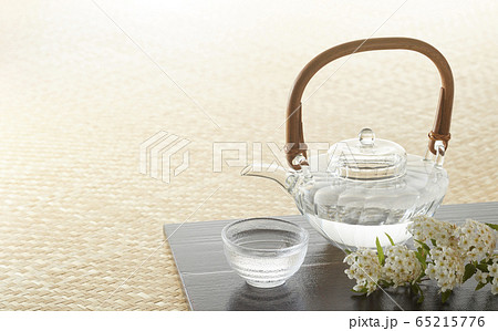 ガラス製-ちろり-酒杯-日本酒-コデマリ-初夏イメージ 65215776