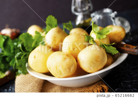 raw potato 65216662
