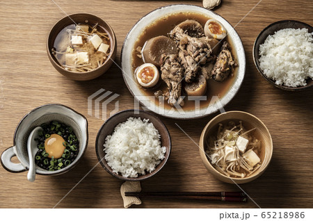 鶏手羽元の煮物と、黒豆納豆の食卓 鶏手羽元の煮物と、黒豆納豆の食卓 65218986
