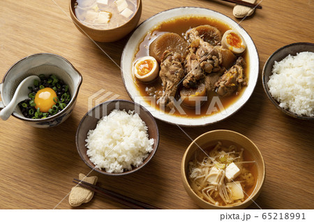 鶏手羽元の煮物と、黒豆納豆の食卓 鶏手羽元の煮物と、黒豆納豆の食卓 65218991