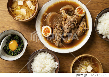 鶏手羽元の煮物と、黒豆納豆の食卓 鶏手羽元の煮物と、黒豆納豆の食卓 65218992