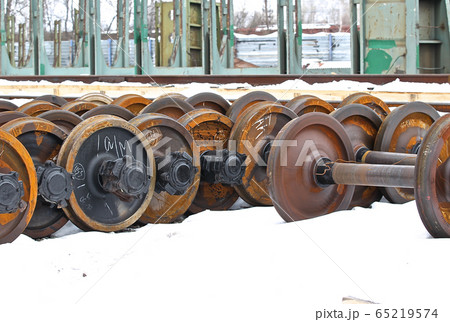 Railcar wheels on the axles Railcar wheels on the axles 65219574