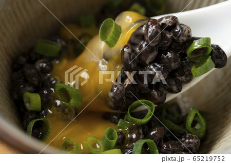 黒豆納豆と卵黄 黒豆納豆と卵黄 65219752