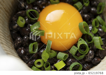 黒豆納豆と卵黄 黒豆納豆と卵黄 65219768