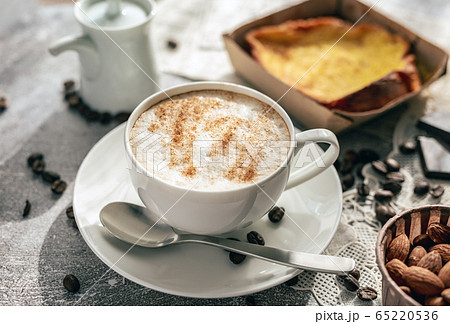 カフェラテ 65220536