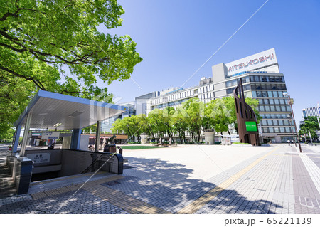 愛知県　名古屋中区・栄・都市風景　久屋大通公園　ミツコシマエヒロバス  名古屋栄三越 65221139