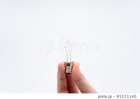 アイデアのひらめき　電球 65221140