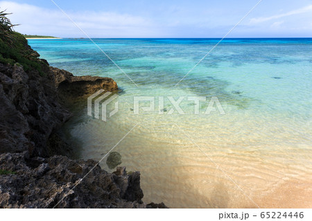 日本最南端、沖縄県波照間島・3月の海 65224446