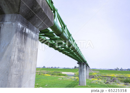 水道管 水インフラ 水道橋 配管 河川 水道管 水インフラ 水道橋 配管 河川 65225358