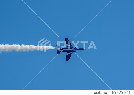 青空とブルーインパルス 松島基地 青空とブルーインパルス 松島基地 65225671