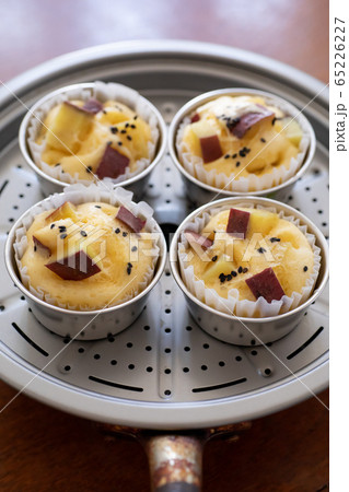 おうちでお菓子作り　さつまいも蒸しパン 65226227